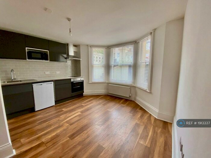 Studio To Rent In Seafield Road, Hove, BN3