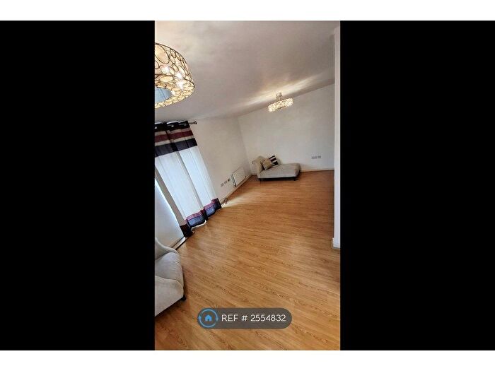2 Bedroom Flat To Rent In Blake Court, Watford, WD24