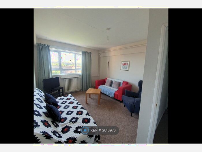 4 Bedroom Flat To Rent In Westfield Court, Edinburgh, EH11