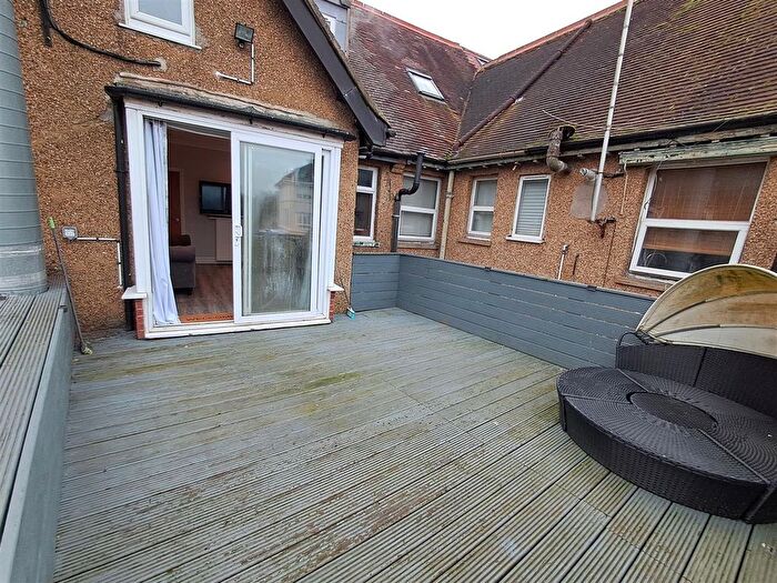 1 Bedroom Flat To Rent In High Street, Bushey, WD23