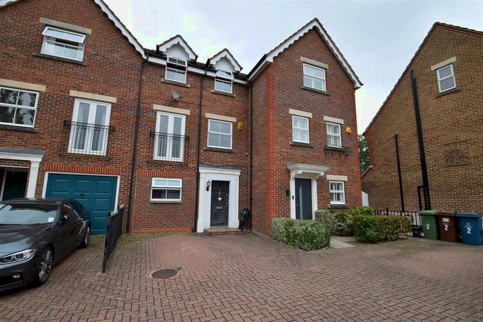 4 Bedroom Town House To Rent In Carlisle Close, Pinner, HA5