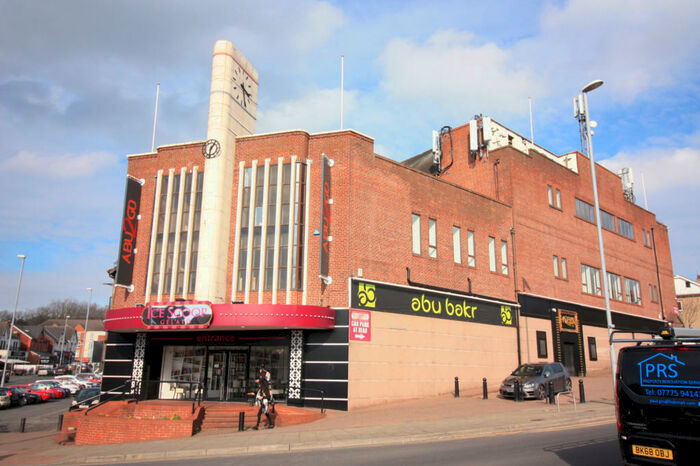 2 Bedroom Apartment To Rent In Roundhay Road, Leeds, West Yorkshire, LS8