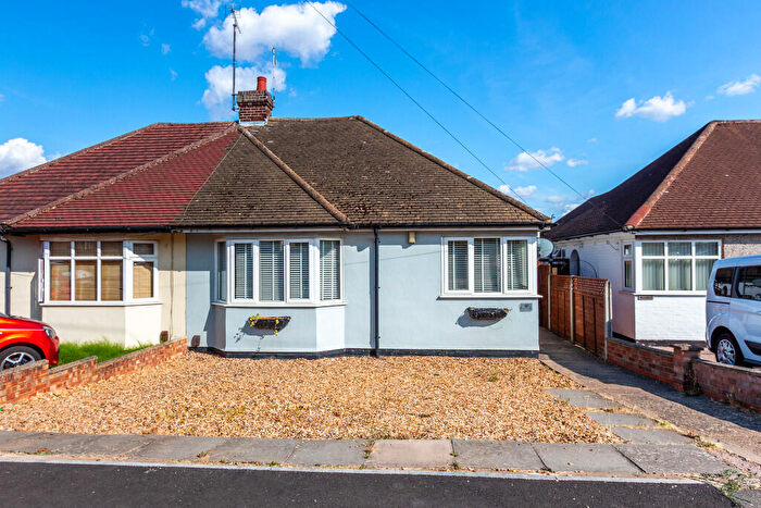 2 Bedroom Semi-Detached Bungalow For Sale In Upper Park Avenue, Rushden, NN10