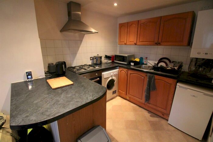 1 Bedroom Flat To Rent In Berrylands Road, Surbiton, KT5