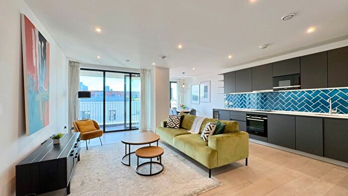 3 Bedroom Flat To Rent In Cremer Street, London, E2