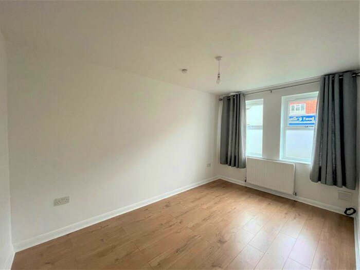 1 Bedroom Apartment To Rent In Potters Road, Barnet, EN5