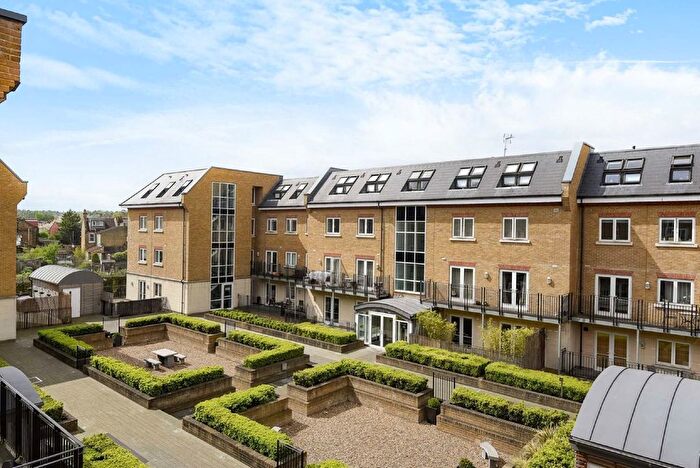 2 Bedroom Flat To Rent In Garratt Lane, London, SW18