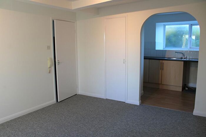 2 Bedroom Flat To Rent In Central Yeovil, Somerset, BA20