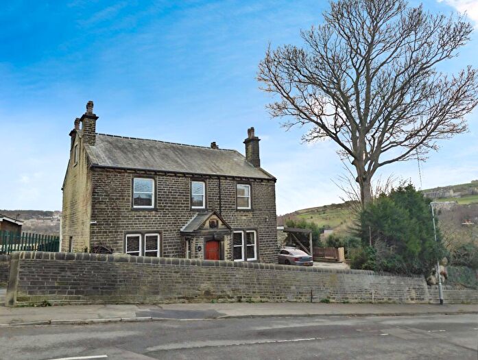 4 Bedroom Detached House For Sale In Quarry Hill, Sowerby Bridge, West Yorkshire, HX6