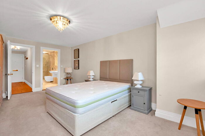 2 Bedroom Apartment For Sale In King Edward Vii Apartments, Kings Drive, Midhurst, West Sussex, GU29