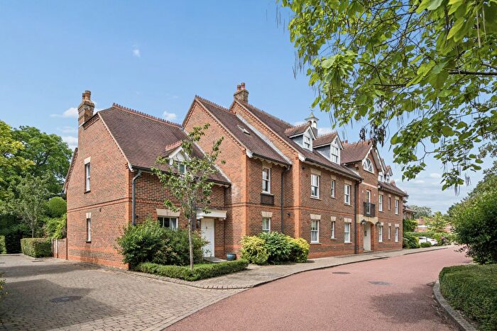 2 Bedroom Flat For Sale In Wethered Park, Marlow, SL7