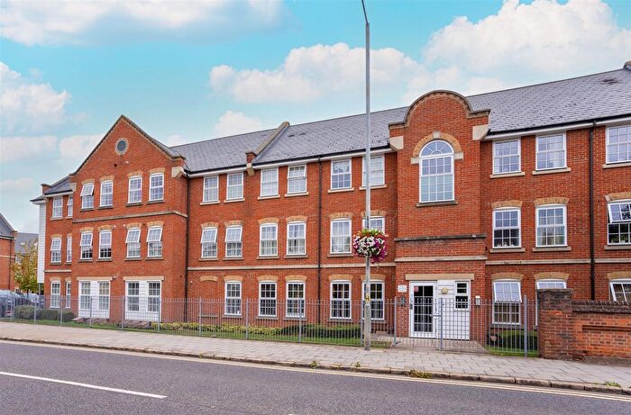 2 Bedroom Property To Rent In Florey Gardens, Aylesbury, Near Town Centre, HP20
