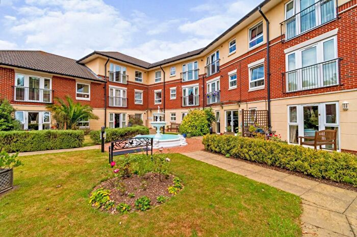 1 Bedroom Flat For Sale In Rollesbrook Gardens, Southampton, Hampshire, SO15