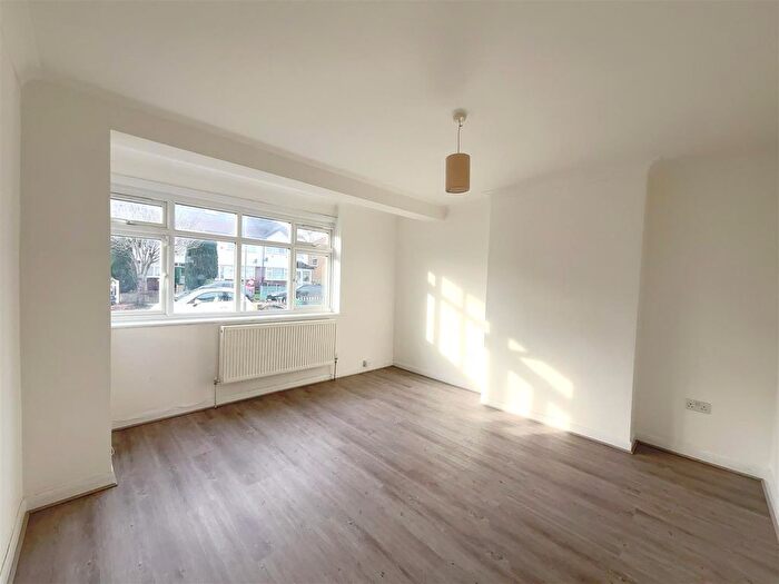 3 Bedroom Semi Detached House To Rent In Clock House Road, Beckenham, BR3