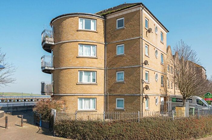 2 Bedroom Flat For Sale In Wharfside Close, Erith, DA8