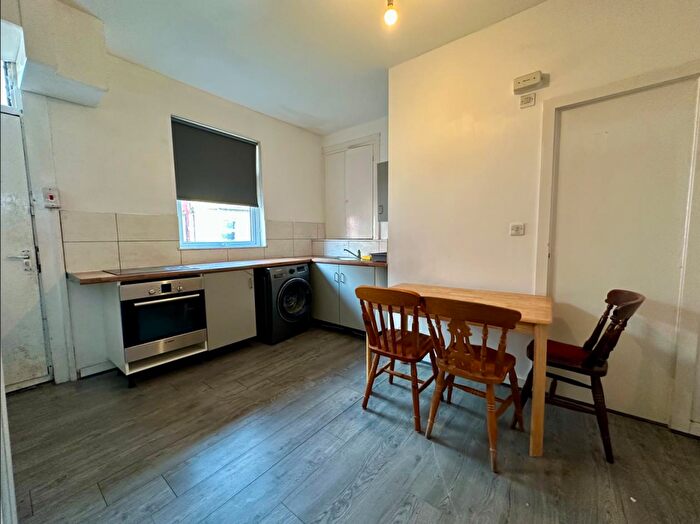 1 Bedroom Flat To Rent In Nowell Crescent, Leeds, LS9