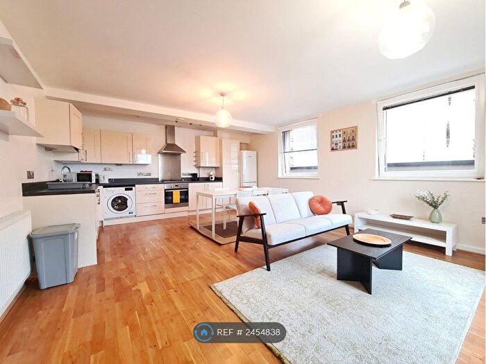 2 Bedroom Flat To Rent In Truman House, London, SW9