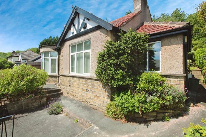 3 Bedroom Bungalow To Rent In Heaton Road, Gledholt, Huddersfield, West Yorkshire, HD1