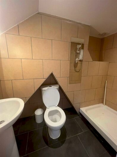 Flat To Rent In Hervey Close, Finchley Central, N3