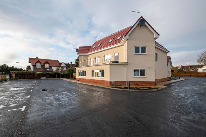 2 Bedroom Apartment To Rent In Sea Front, Hayling Island, PO11