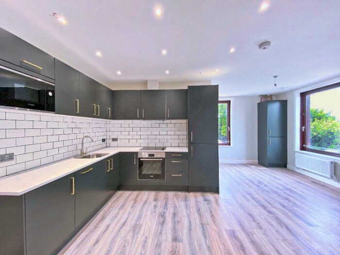 2 Bedroom Apartment To Rent In Stratfield House, Hook, RG27