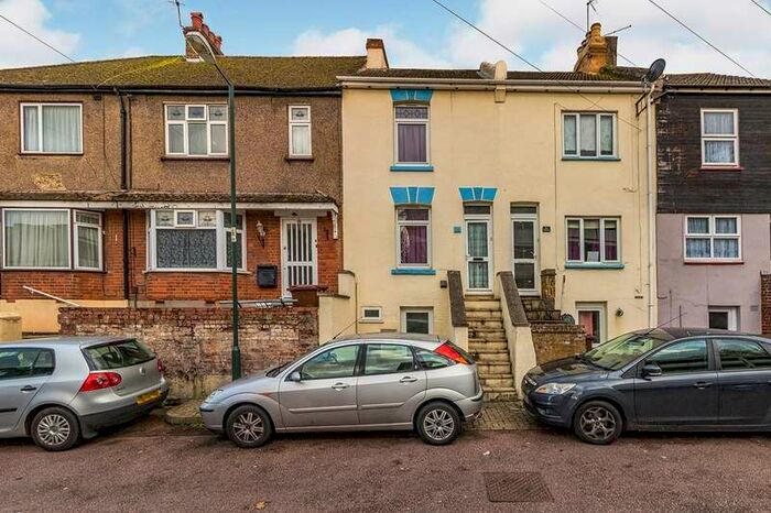 2 Bedroom House To Rent In Kings Road, Chatham, Kent, ME5