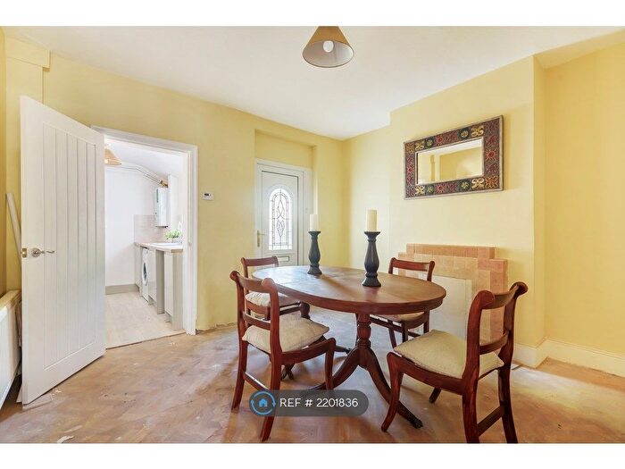 4 Bedroom Terraced House To Rent In Great Knollys Street, Reading, RG1