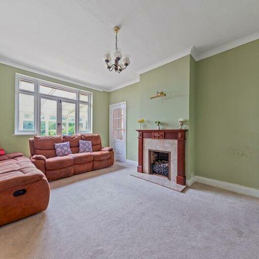 3 Bedroom Chalet To Rent In Woodland Way, Croydon, CR0