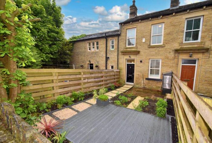 1 Bedroom Terraced House For Sale In Back Green, HD3