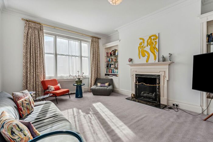 3 Bedroom Flat To Rent In Durward House, Kensington Court, W8