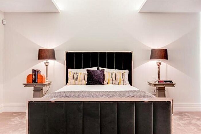 5 Bedroom Apartment To Rent In Park Road, London, NW8