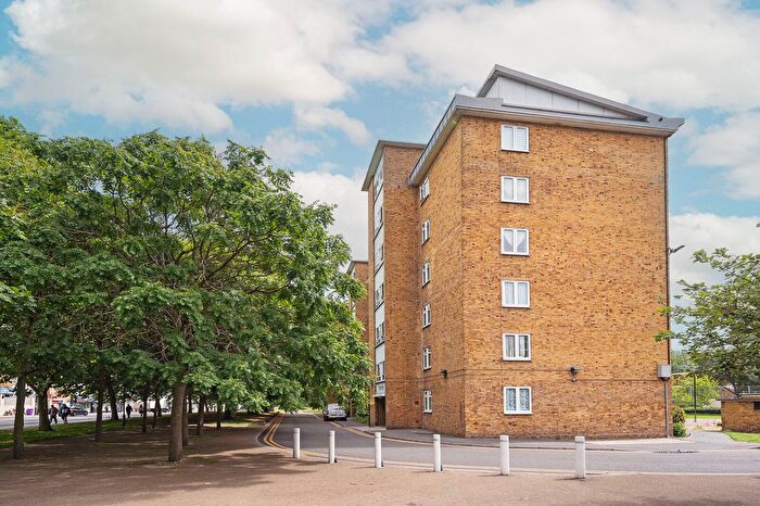 2 Bedroom Flat For Sale In Biscay House, Mile End Road, Stepney, London, E1