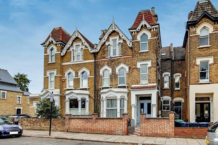 6 Bedroom Semi Detached House For Sale In Victoria Road, Finsbury Park, London, N4