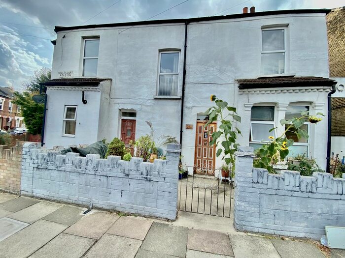 1 Bedroom Flat To Rent In Sellincourt Road, London, SW17