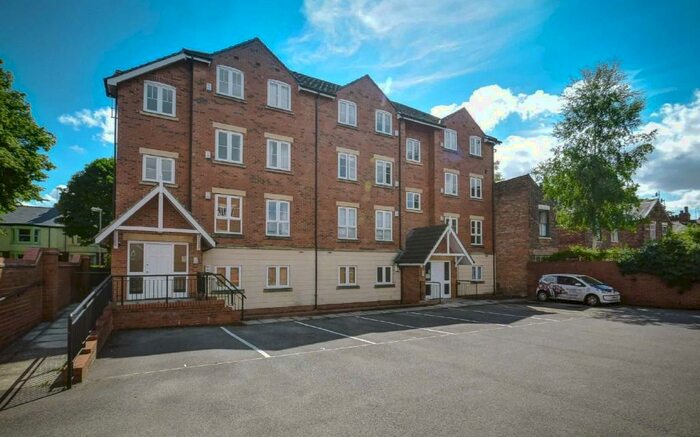 2 Bedroom Flat To Rent In Madeira Court, Park Avenue, Hull, East Yorkshire, HU5