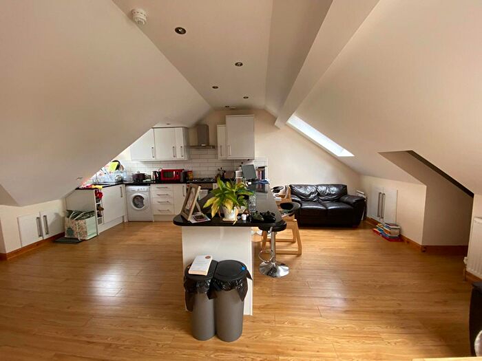 2 Bedroom Flat To Rent In Stanthorpe Road, SW16
