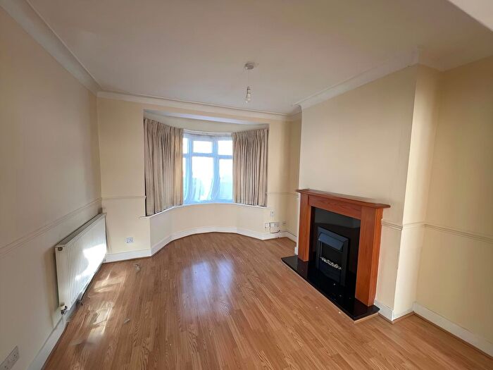 3 Bedroom Terraced House To Rent In Morley Avenue, London, N18