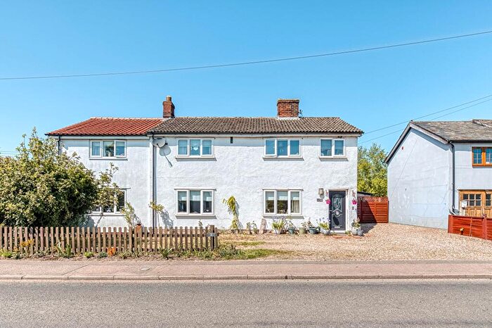 6 Bedroom Detached House For Sale In Common Road, Hopton, IP22