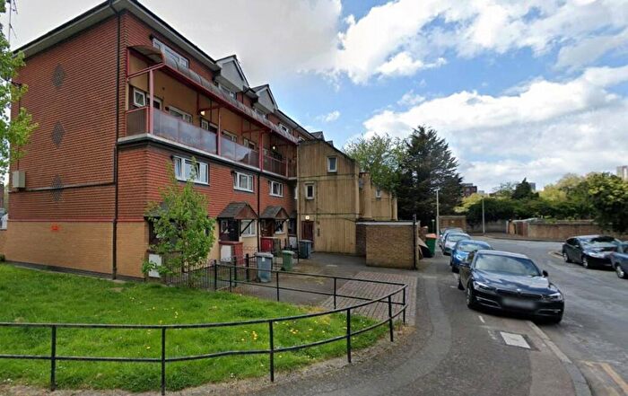 3 Bedroom Maisonette For Sale In Hurry Close, West Ham, London, E15