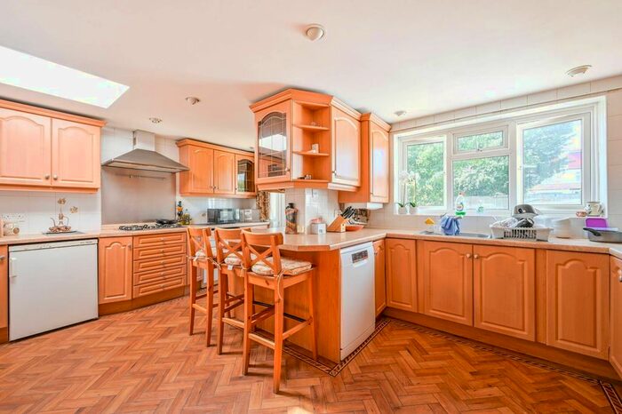 4 Bedroom Terraced House To Rent In Woodsworth Avenue, South Woodford, London, E18
