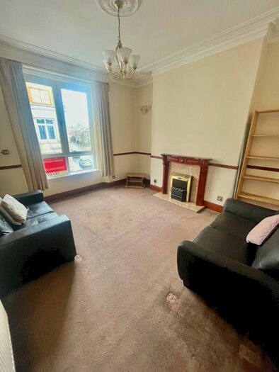 2 Bedroom Flat To Rent In Howburn Place, City Centre, Aberdeen, AB11