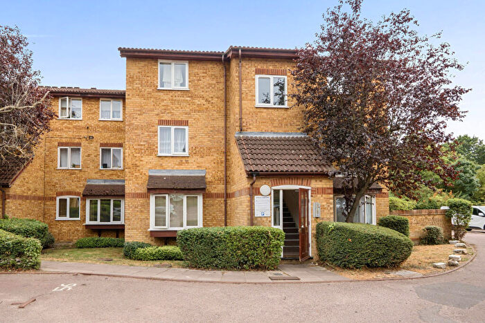 1 Bedroom Flat For Sale In Greenway Close, New Southgate, London, N11