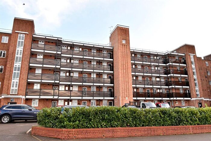 2 Bedroom Apartment To Rent In Glenbuck Road, Surbiton, KT6