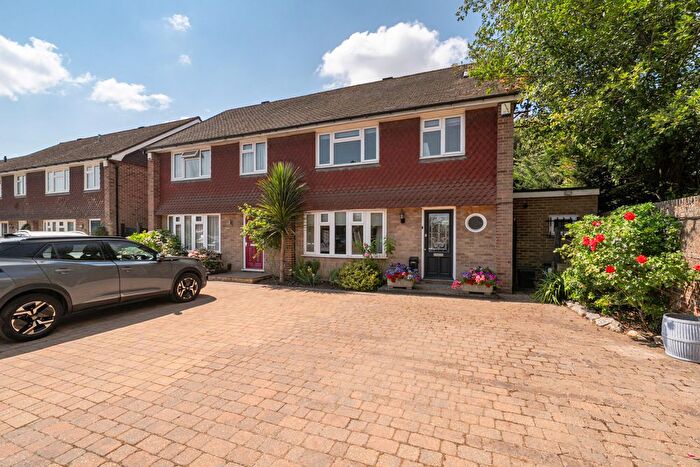 4 Bedroom Semi-Detached House For Sale In Hollybrake Close, Chislehurst, BR7