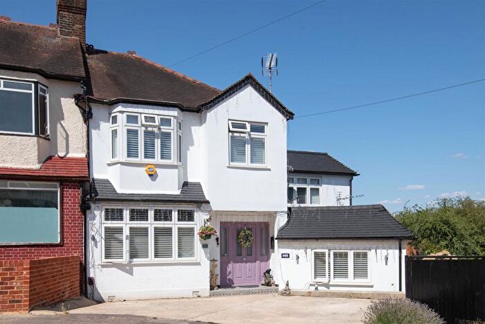 4 Bedroom House For Sale In Larkshall Crescent, Highams Park, E4