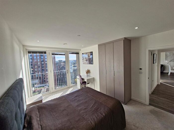 2 Bedroom Flat For Sale In Moorhen Drive, Edgware, NW9