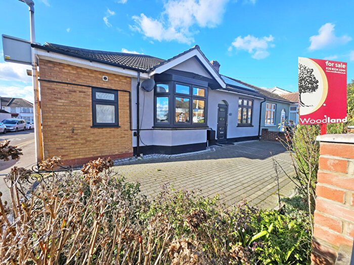 3 Bedroom Bungalow For Sale In Whalebone Lane South, Romford, Essex, RM6