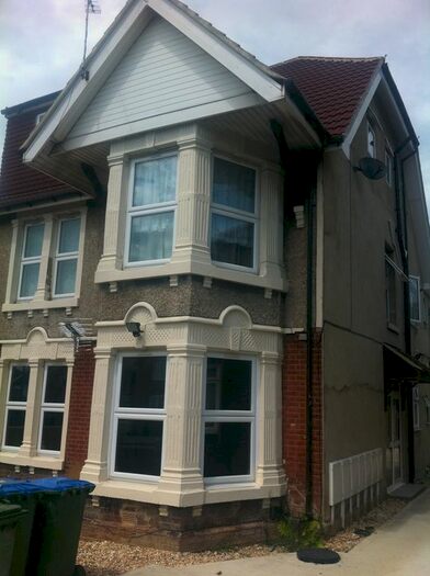 1 Bedroom Flat To Rent In Bitterne Road West, Southampton, SO18