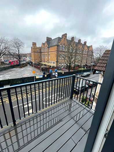 3 Bedroom Flat To Rent In Cranborne Road, Barking, IG11