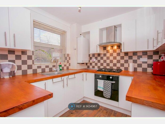 2 Bedroom Flat To Rent In Barker Drive, London, NW1